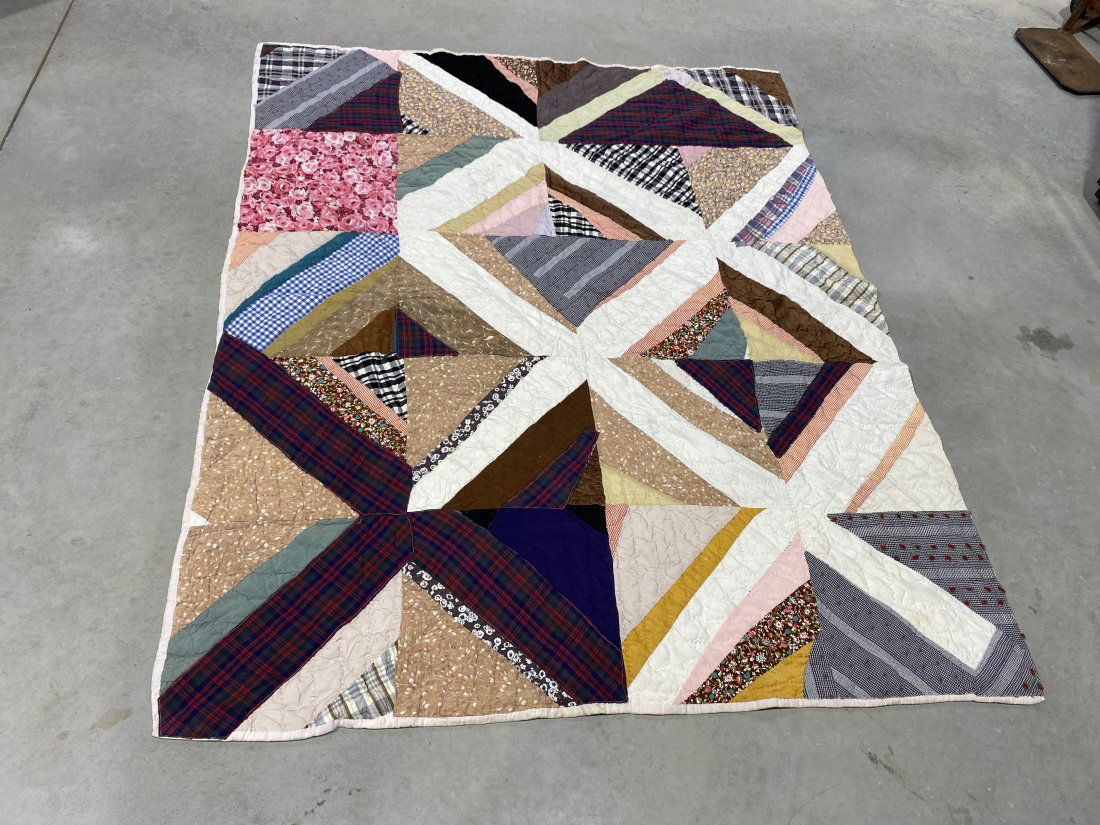 ADORABLE HANDMADE TRIANGLE PATCH QUILT 1950S (1 of 5)