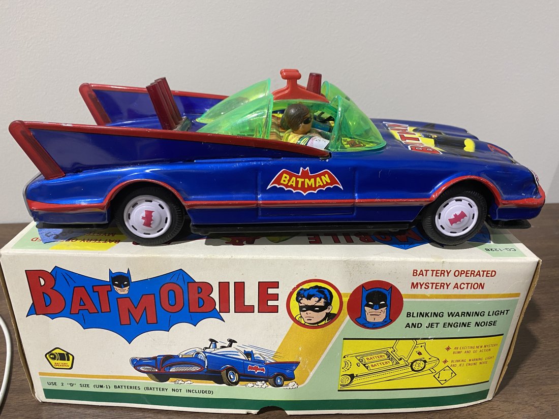 BATMAN ROBIN BATMOBILE BATCAR TIN W BOX WOW!: BATMAN ROBIN BATMOBILE BATCAR TIN W BOX WOW! BATTERY OPERATED 12"