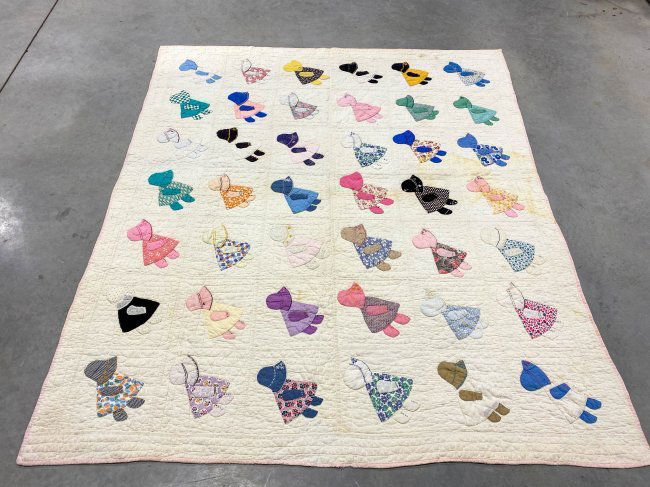 1950S HANDMADE HOLLY HOBBIE SUE BONNET QUILT (1 of 6)