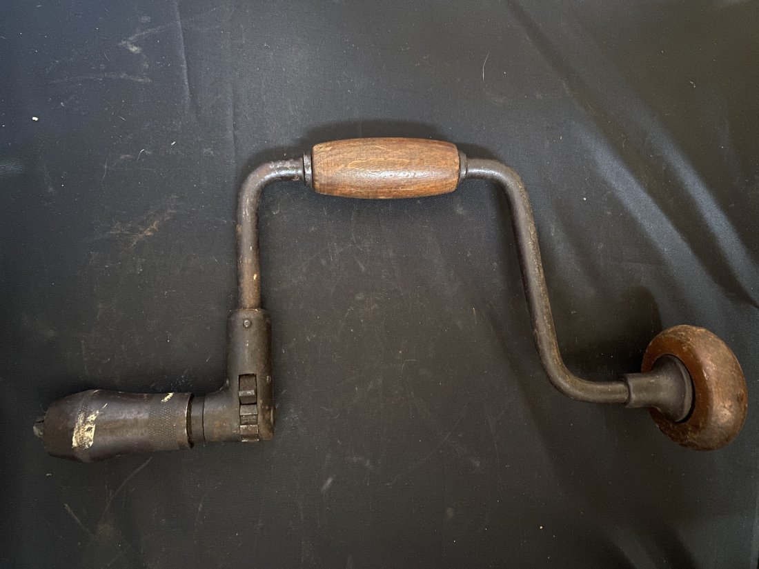 VICTOR MANUAL HAND DRILL CRANK VINTAGE CARPENTER TOOL: VICTOR MANUAL HAND DRILL CRANK VINTAGE CARPENTER TOOL NO 375 BIT DRILL APPROX 13IN