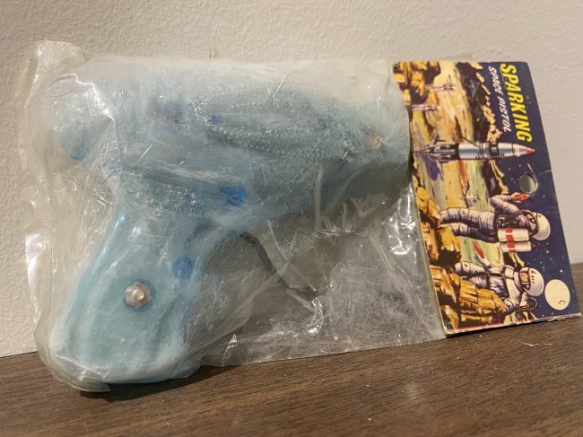 SPARKING SPACE PISTOL GUN NEW 1960S RARE: SPARKING SPACE PISTOL GUN NEW 1960S RARE NEW IN PLASTIC