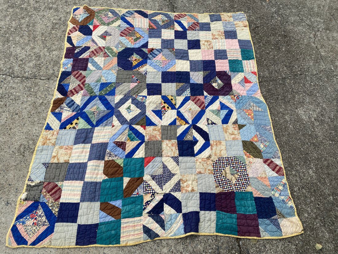 ANTIQUE HANDMADE PATCHWORK QUILT (1 of 6)