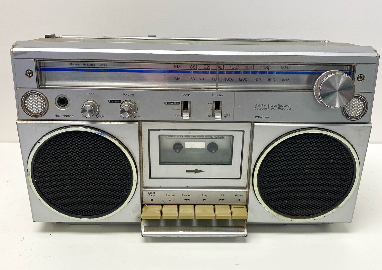 VINTAGE GHETTOBLASTER JCPENNY AM/FM TAPE PLAYER BOOMBOX: Vintage JC Penny AM/FM Stereo Boom Box 3972 Used with Tags. Tested the radio works but tape player does not seem to work. No cord. Runs off Batteries or you could easily buy a replacement cord.