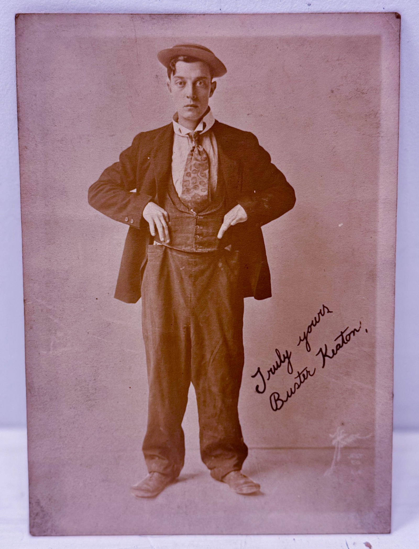 AUTOGRAPHED BUSTER KEATON ORIGINAL PHOTO (1 of 2)