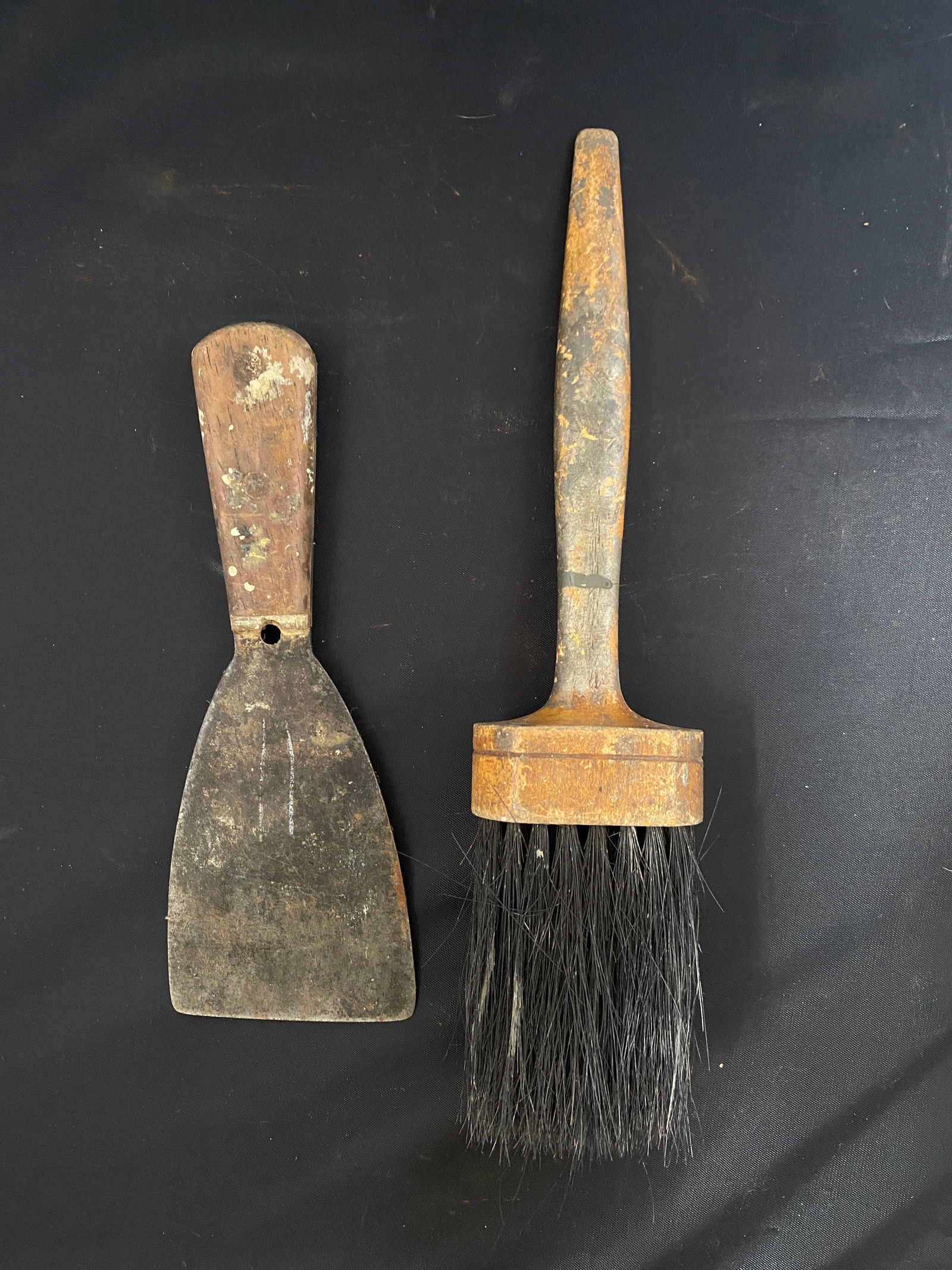 ANTIQUE WHISK BRUSH AND PUTTY KNIFE (1 of 6)