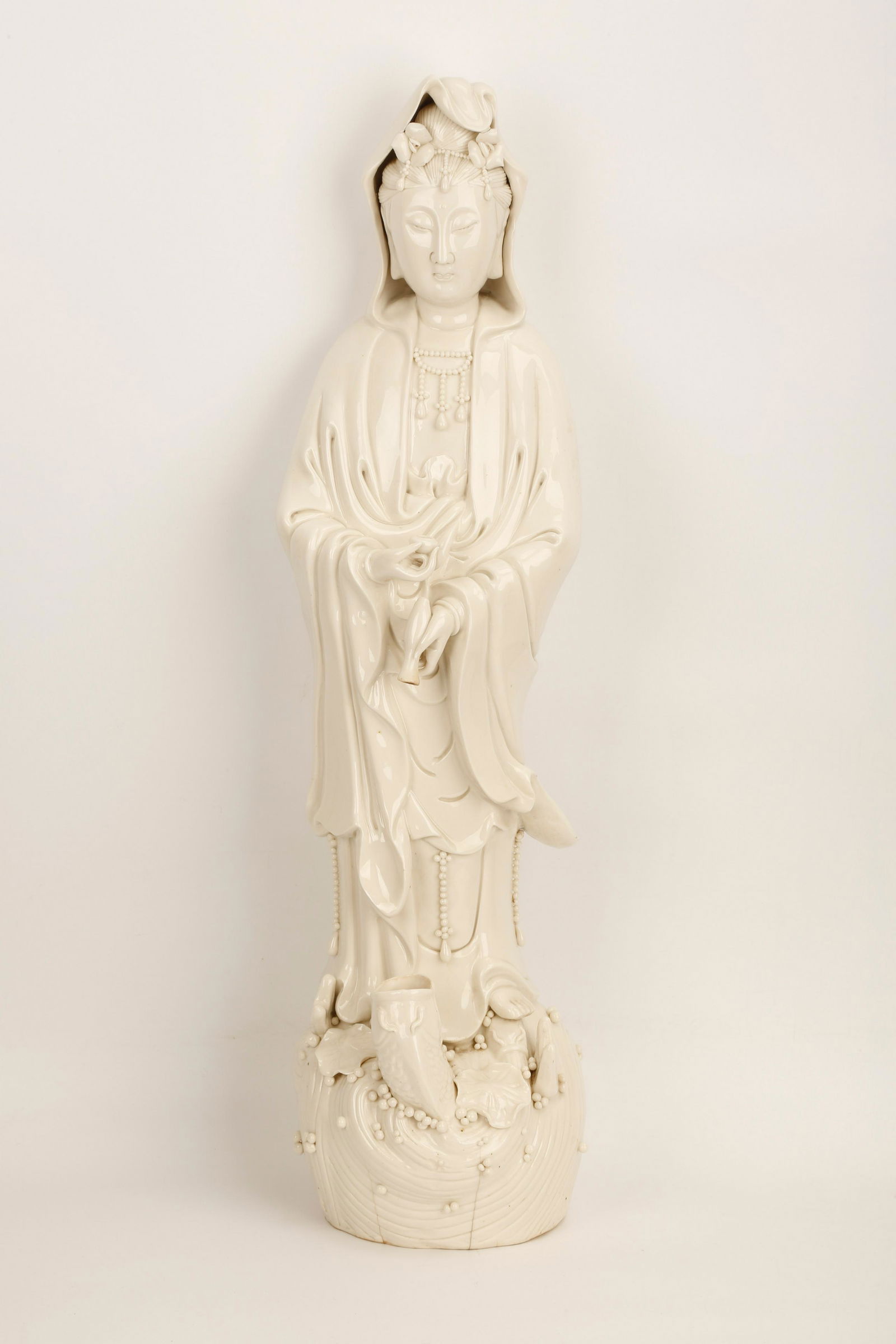 A BLANC DE CHINE FIGURE OF GUANYIN.C618. (1 of 9)