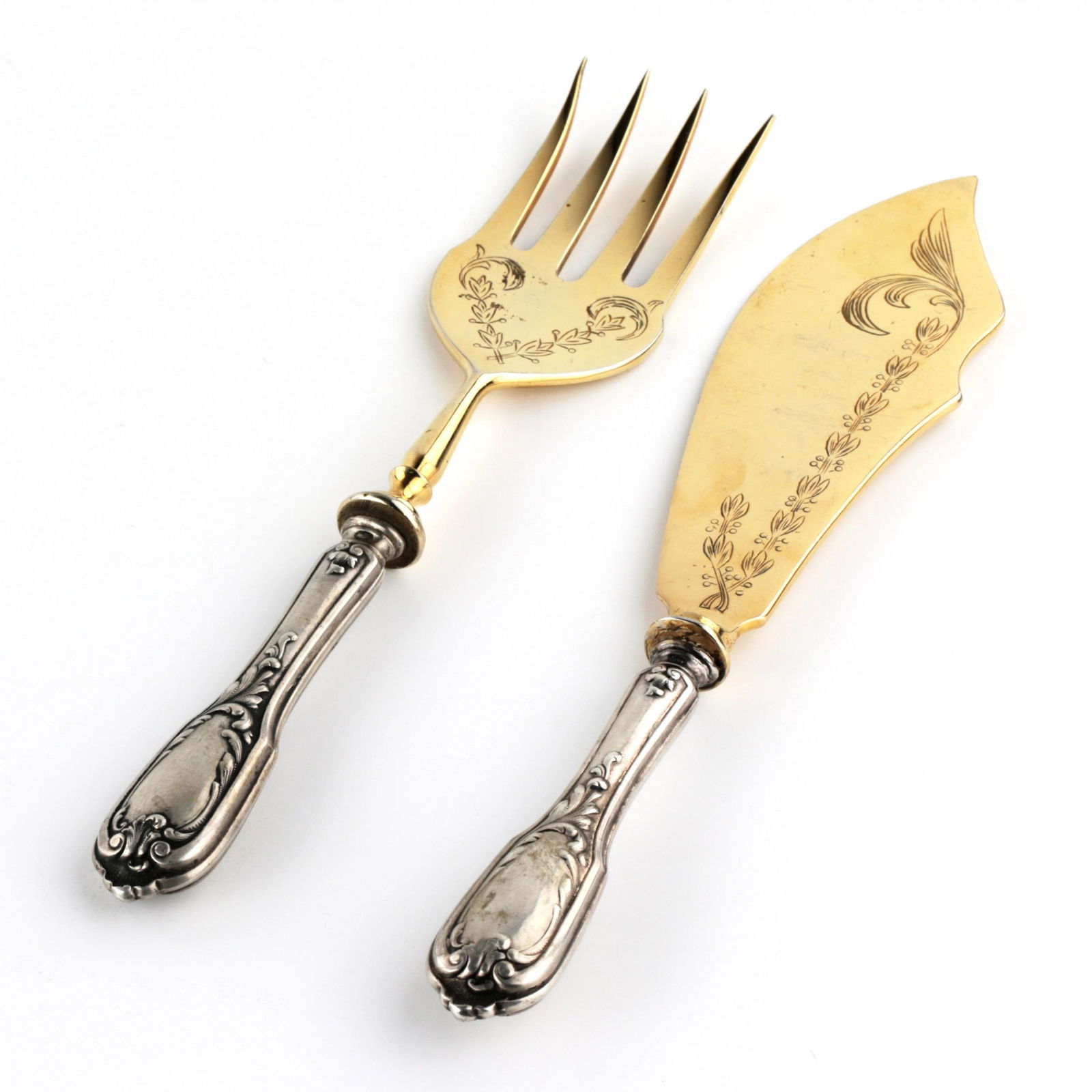 Serving set for fish Br. Grachev.: Silver serving set for fish Brachyovykh in a case. Combines a gilded metal worktop with massive silver handles, expressively stylizing the Baroque style. On the cuffs of the pens, the city hallmarks o