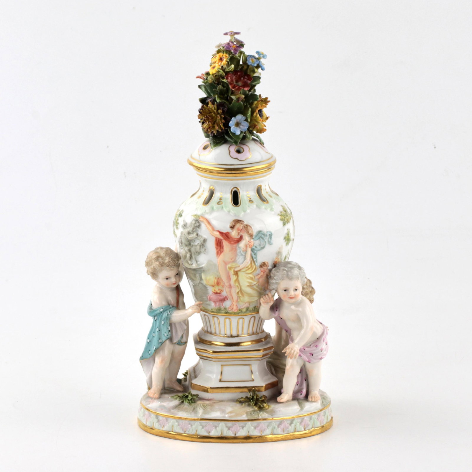 Vase. Meissen 19th century.: Delicate color Meissen aromatic vase, accompanied by cheerful putti, and with love stories in the painting. Second half of the 19th century.