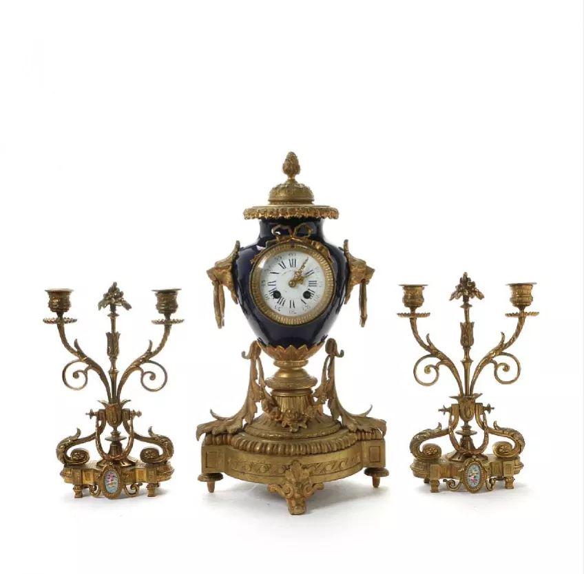 Phillipe Mourey. Mantel clock Putti with a dog.: Mantel clock Putti with a dog , the sculpture is installed on a marble base. The inscription on the sculpture is Phillipe Mourey and Japy Freres. Number No. 14472.Condition: Good Style: Rococo Country