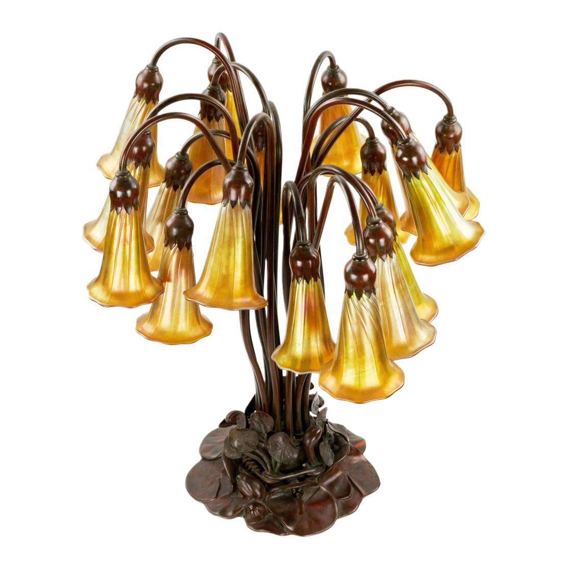 Lamp bells from 18 light buds studio Buffalo.: Lamp bells of 18 light buds Studio Buffalo in Art Nouveau style, in the spirit of TIFFANY. Patinated metal and iridescent glass. Height: 55 cm. 20th century. Width: 57cm, Height: 55cm, Depth: 50cm, We