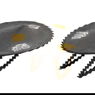 ICHIMONJI JINGASA. Samurai hat. Periodo Edo (1603-1867): Lightweight, round shape, kanshitsu samurai hat. External flat, the surface is covered with black varnish with craquelure. In the front is a beautiful golden sign: Maru-ni-mitsu-ohgi-mon (three fans i