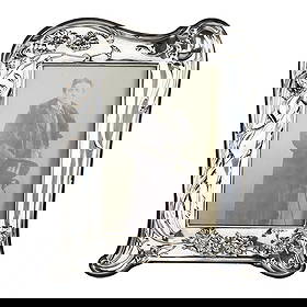 ART NOUVEAU STERLING SILVER PHOTOGRAPH FRAME, SHEFFIELD, UNITED KINGDOM: An elegant tabletop photograph frame in Art Nouveau style, crafted in sterling silver (925) with exquisite repousse decoration. The front is adorned with a high-relief figure of a woman in the Art Nou