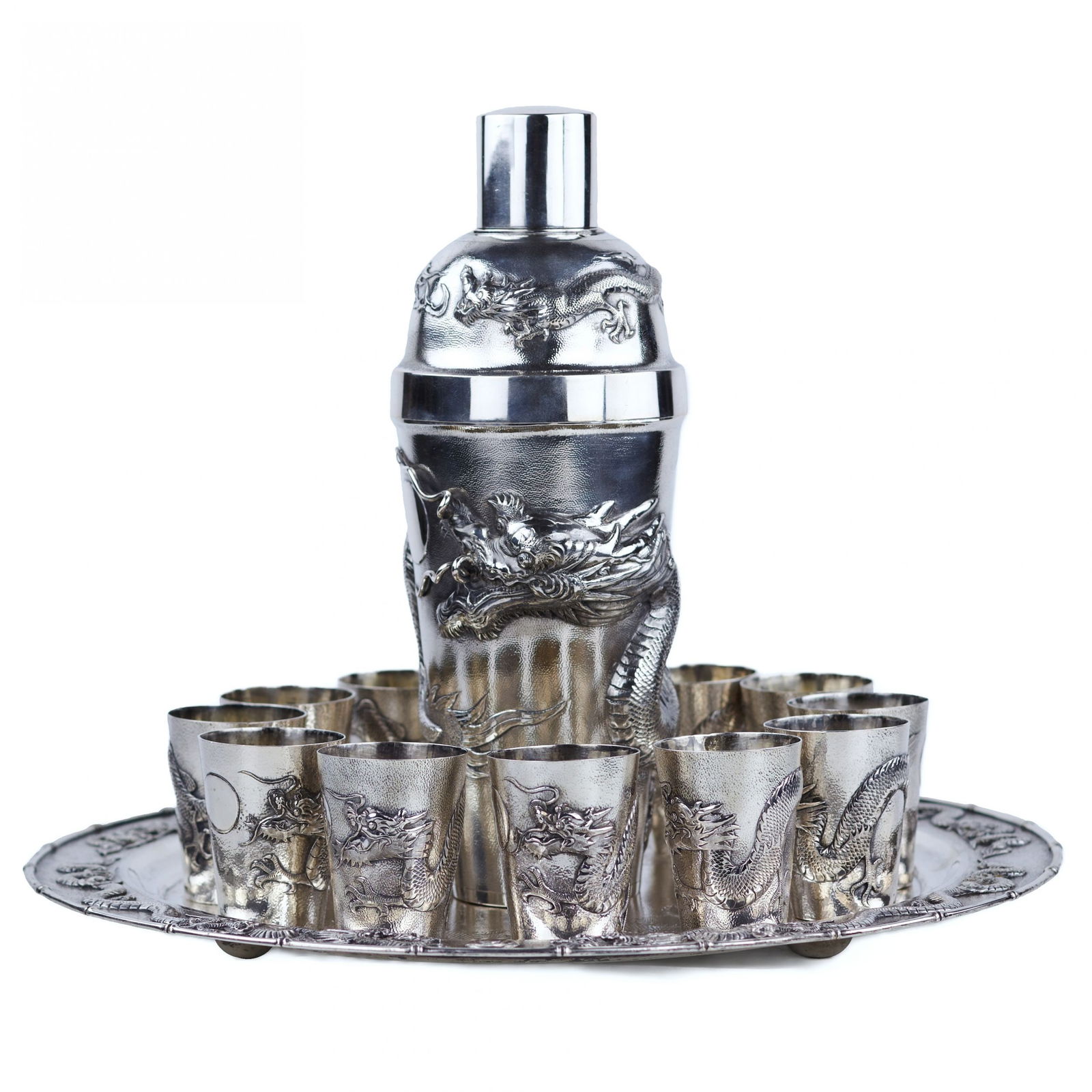 SILVER HIP FLASK. MAPPIN & WEBB. SHEFFIELD, ENGLAND. 1918: An elegant rectangular hip flask with rounded corners, made of sterling silver (925), crafted in 1918 by the renowned British silversmiths Mappin & Webb in Sheffield. The slightly curved body is ergon