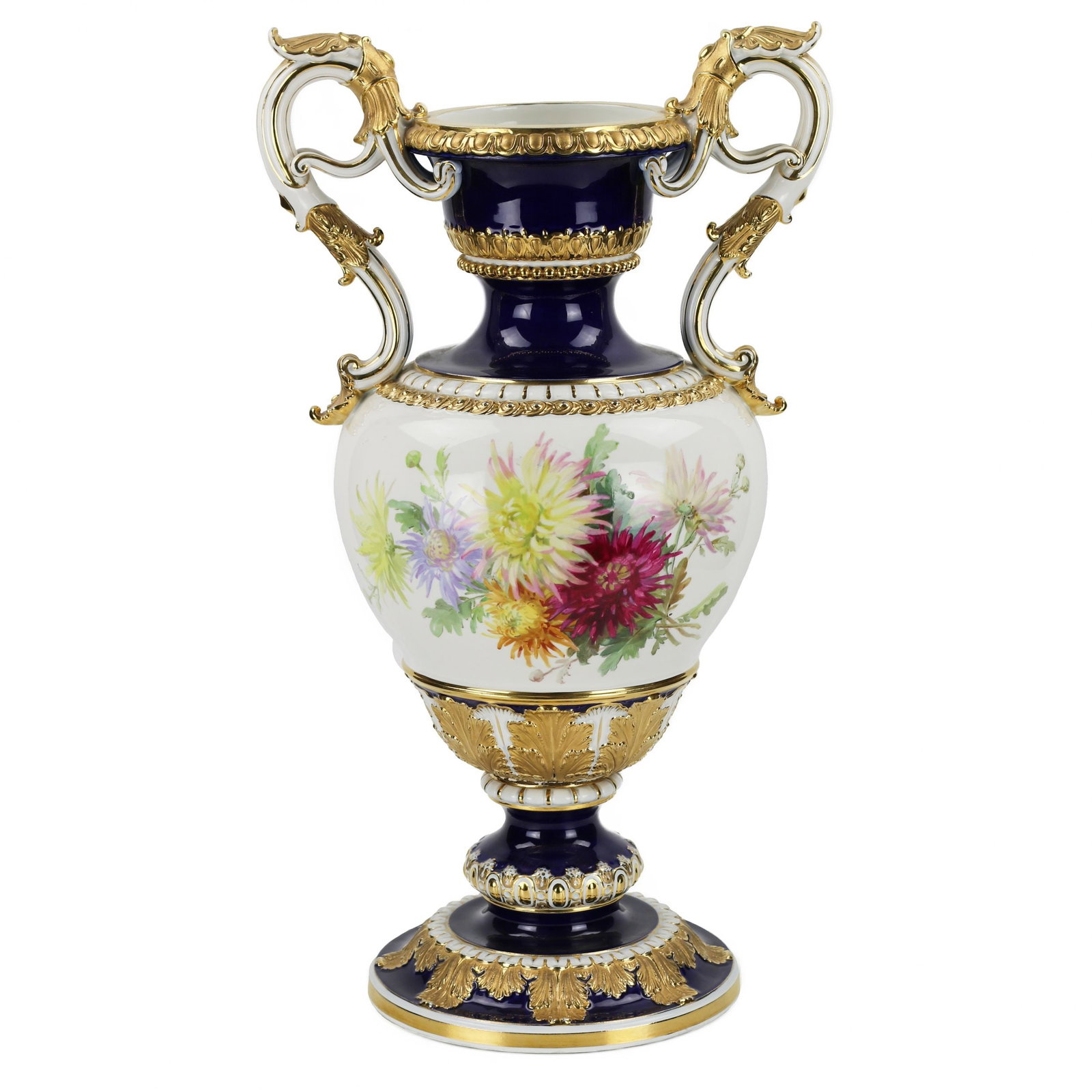 A magnificent porcelain dish with openwork handles. Meissen. 20th century.: A magnificent porcelain dish with openwork handles, created at the famous Meissen manufactory in the period 1945-1950. The product is made of snow-white porcelain and decorated with exquisite floral d