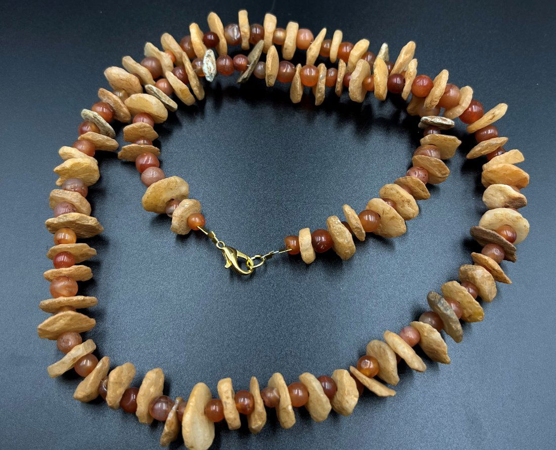 Antique Neolithic Stone Age Rock Quartz Carnelian Trade Jewelry Old Beads String: Rare Collections Of Ancient Neolithic Stone Age Rock Crystals Quartz Beads Along With Late Centuries Carnelian Agate Beads String. Size Details Pictures Are Listed Above. Conditions Of Beads As Shown