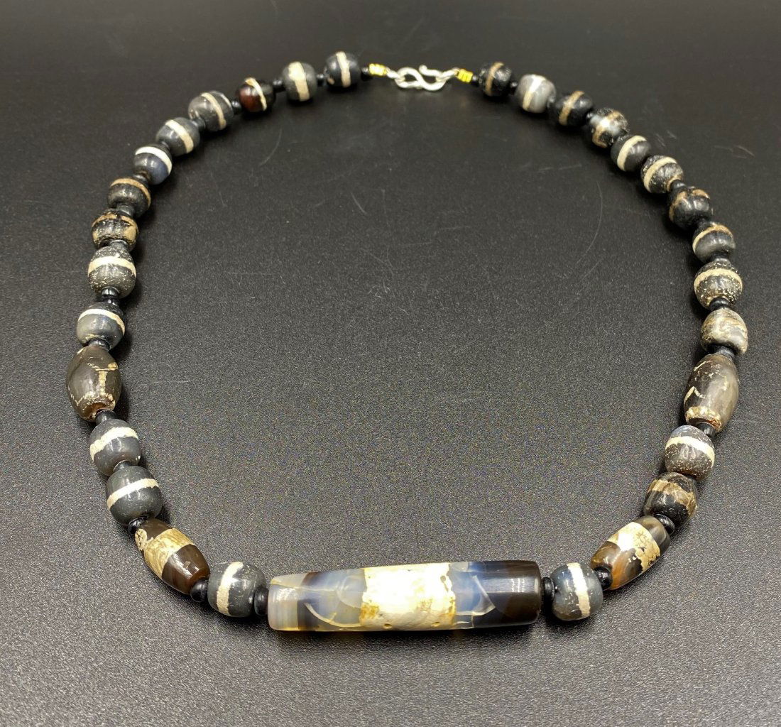 Himalayan Antique Etched Agate Stripe Dzi Beads Necklace: Himalayan Antique Etched Agate Beads Necklace. Every Bead is Beautifully Etched with Rare Pattern.