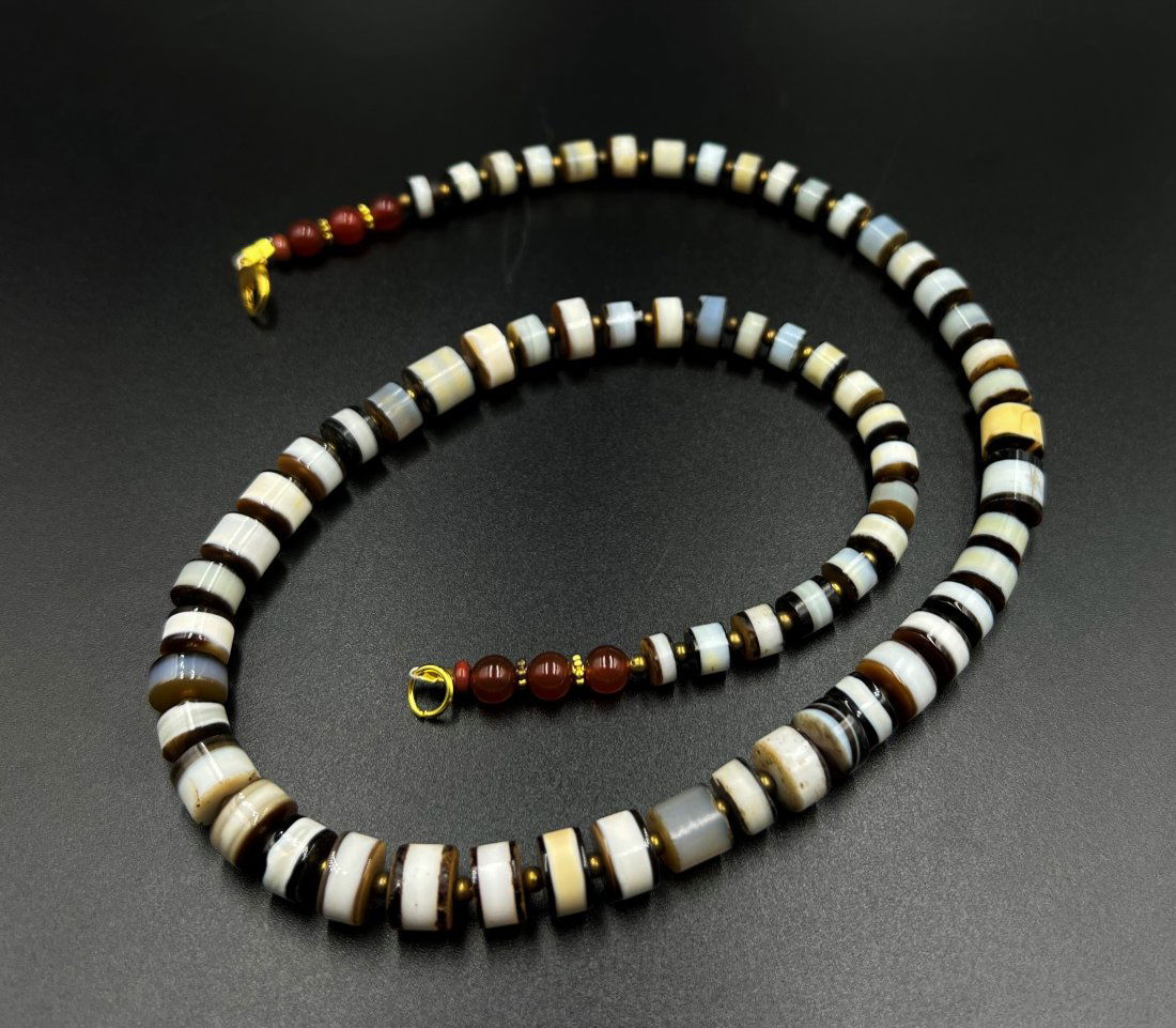 Vintage Old Trade Antique Banded Agate Black White Yamani Beads Necklace: Antique Vintage Beautiful Banded Agate Beads From Yamen. Size Details Pictures Are Listed. Conditions As Shown In The Pictures.