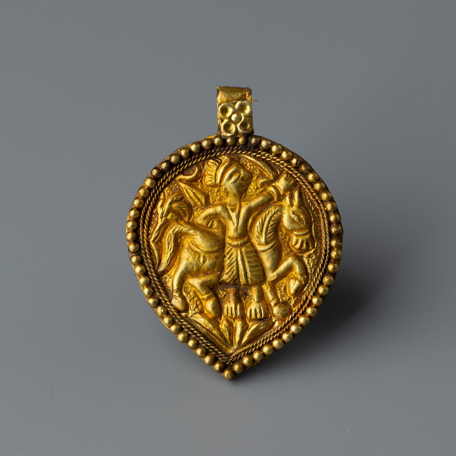 Historic Revanta Gold Pendant – Indo-Greek Teardrop Design (7g): Historic Revanta Gold Pendant – Indo-Greek Teardrop Design (7g)3.3 x 4.5cm