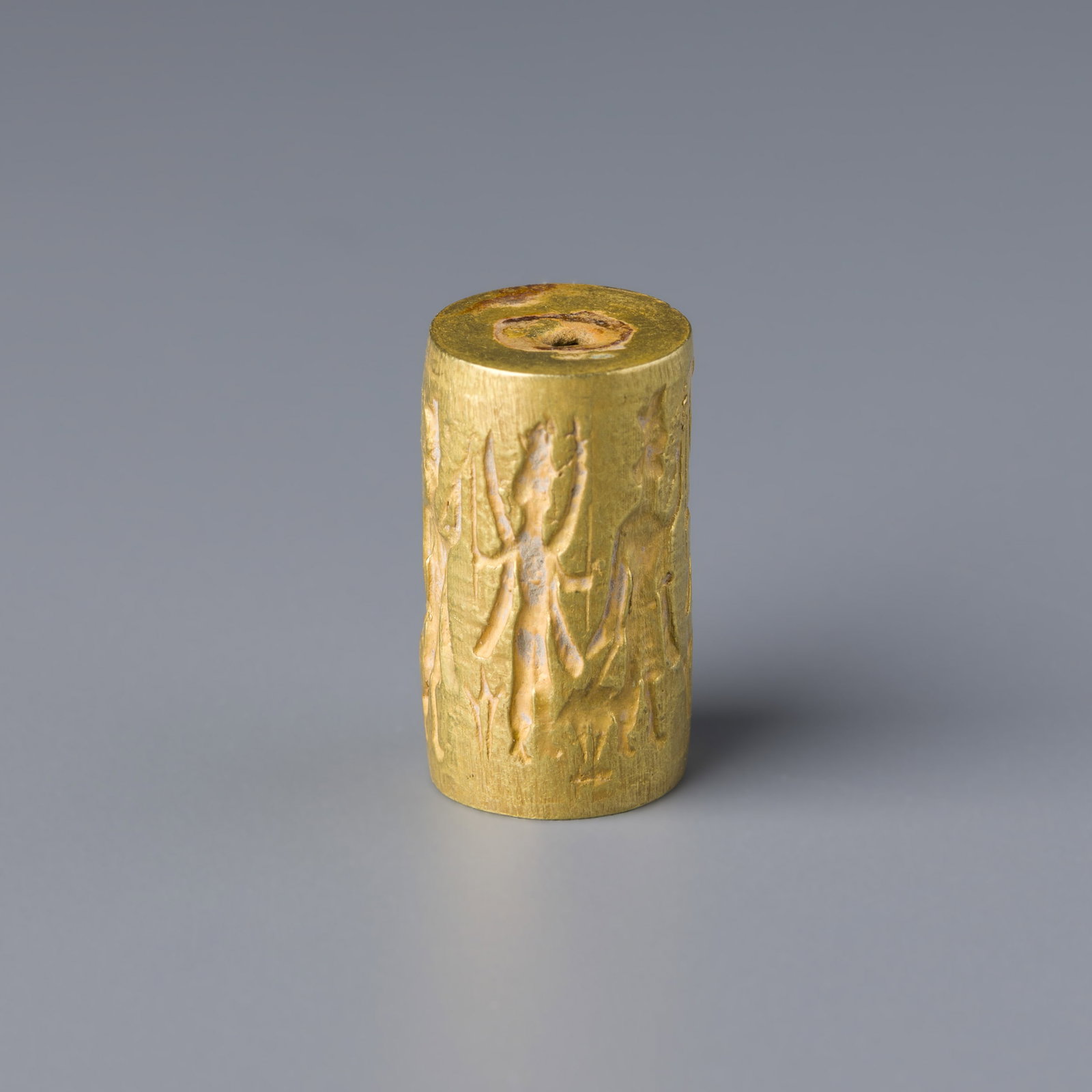 Near Eastern Ancient Bactrian 20k Gold Cylinder Seal [0.9 x 1.6cm, 4gram]: Near Eastern Ancient Bactrian 20k Gold Cylinder Seal [0.9 x 1.6cm, 4gram]