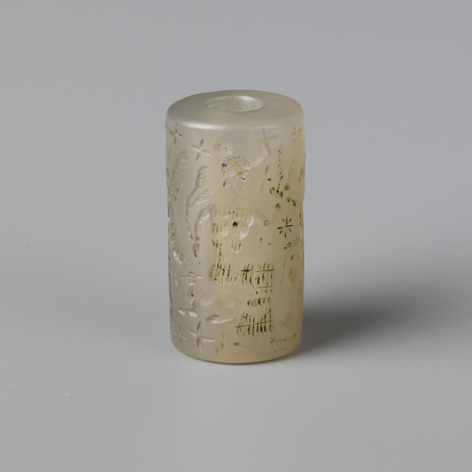 Near Eastern Bactrian Cylinder Seal Pendant Engraved In Agate Stone [1.7 x 3.2cm, 17gram]: Near Eastern Bactrian Cylinder Seal Pendant Engraved In Agate Stone [1.7 x 3.2cm, 17gram]