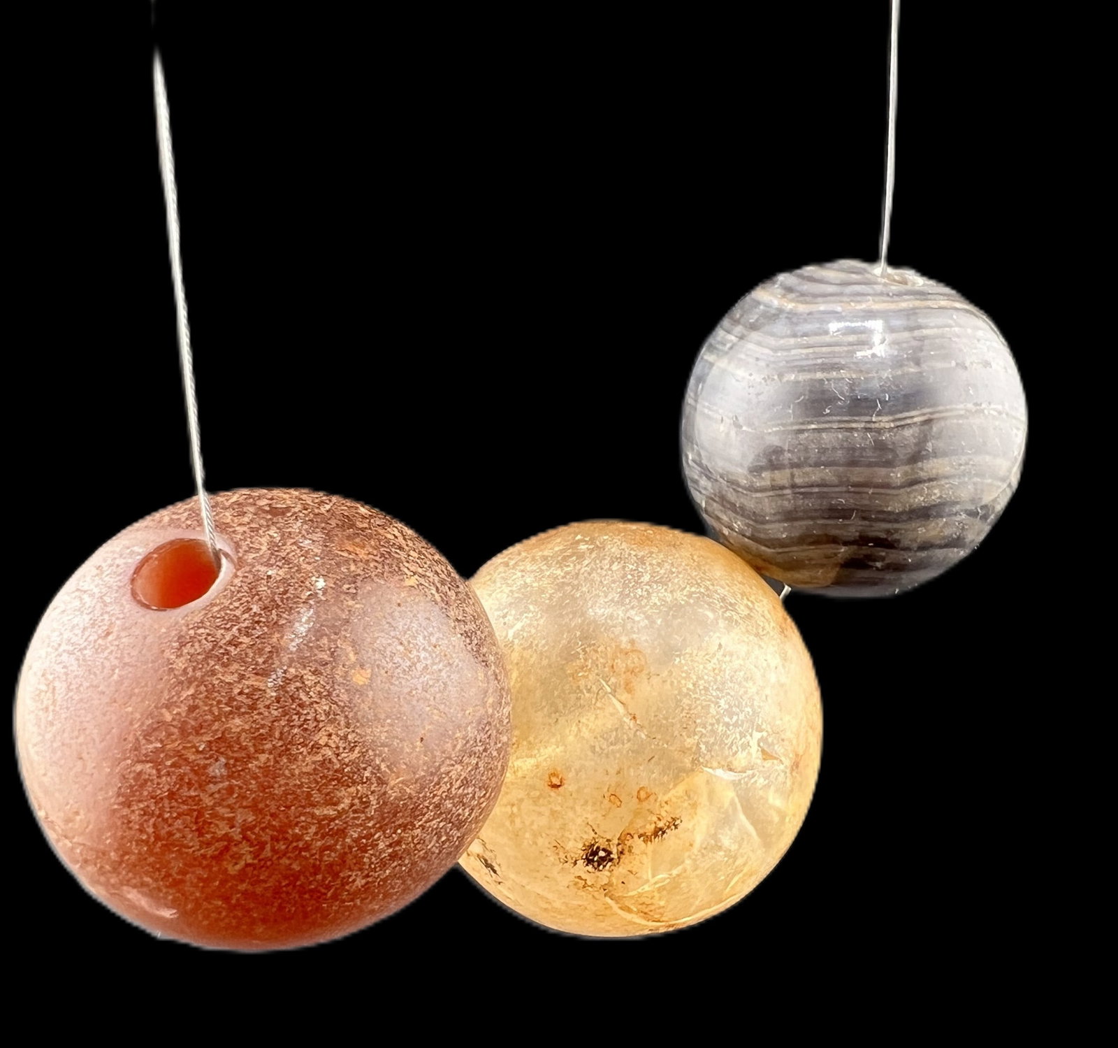 Himalayan Tibetan Round Shape Banded Agate Beads: Himalayan Tibetan Round Shape Banded Agate Beads.For more details, please feel free to reach out to our customer service team before placing a bid. We're happy to assist you. The condition of the item
