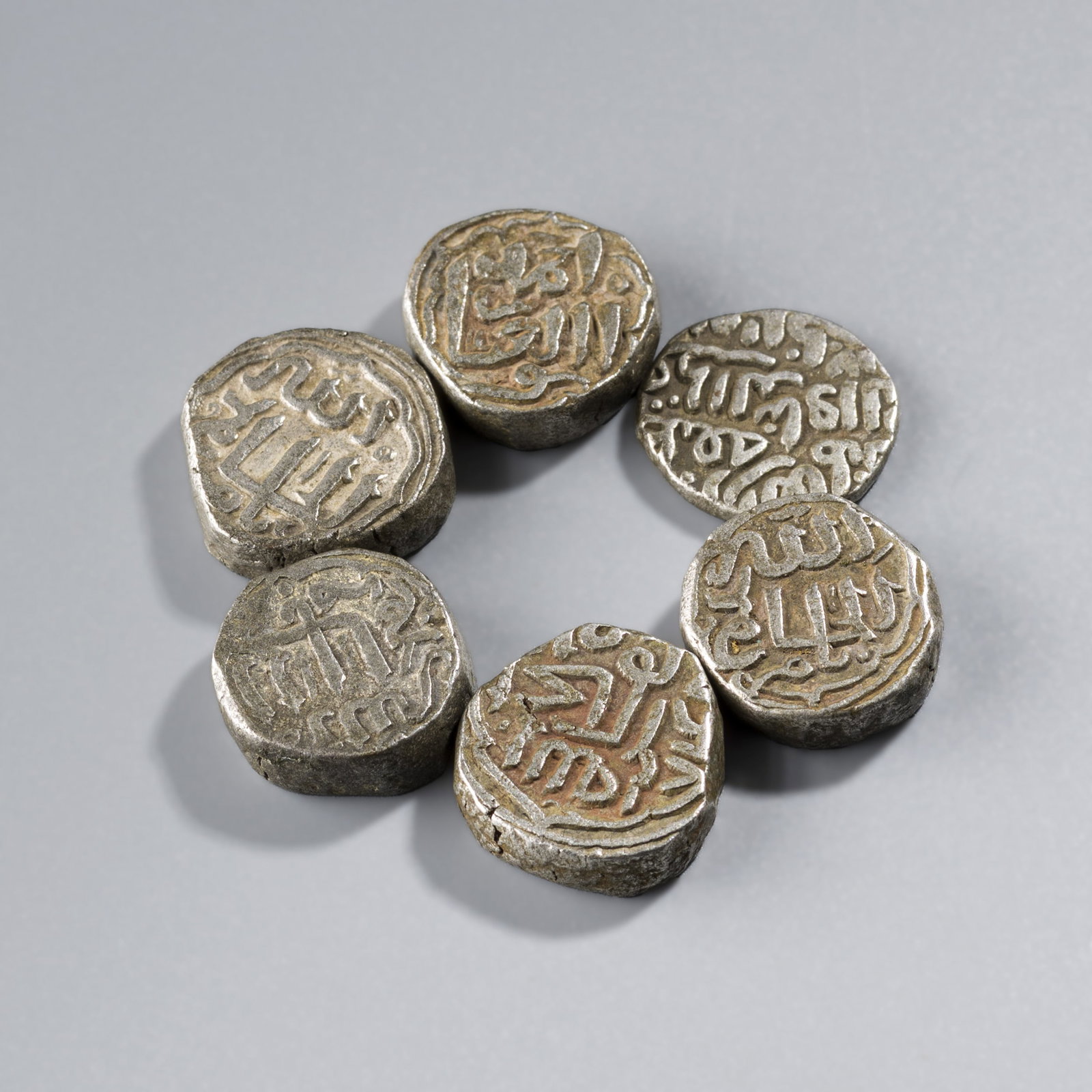 Ancient Indian Late Medieval Silver Coins (6pcs): Set of 6 ancient silver coins from the Indian Late Medieval Period. Each coin measures approximately 1.7–1.9 cm in diameter. Total weight: 50 grams.