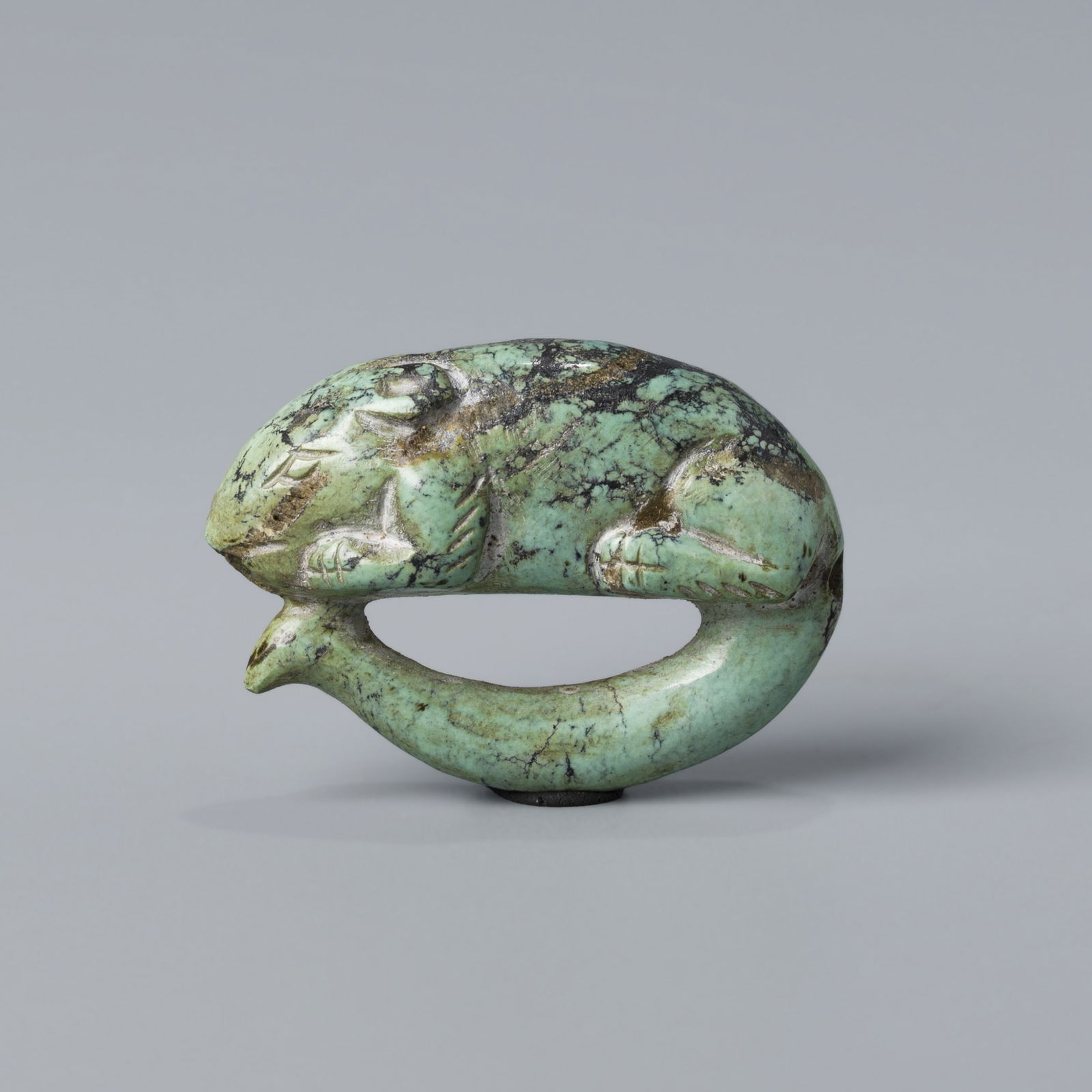 Zhou Dynasty Western Chinese Turquoise Zoomorphic Amulet Pendant – Carved Stone, 8g: Zhou Dynasty Western Chinese Turquoise Zoomorphic Amulet Pendant – Carved Stone, 8g Size Detail : 3.1 x 2.2cm Weight :8gram