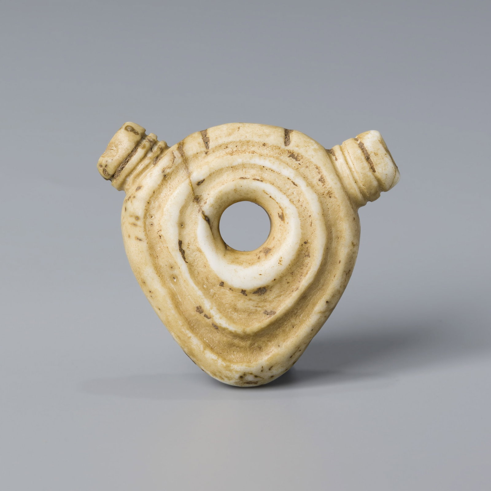 Roman Ritual Shell Pendant – Rare Beautiful Shape: Roman Ritual Shell Pendant – Rare Beautiful Shape Size Detail : 6.2 x 5.4cm Weight :70gram