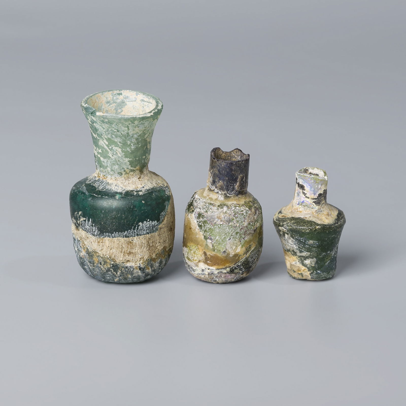 Ancient Roman Glass Bottle Vessel Lot: Ancient Roman Glass Bottle Vessel Lot Total Weight :117gram 3pcs