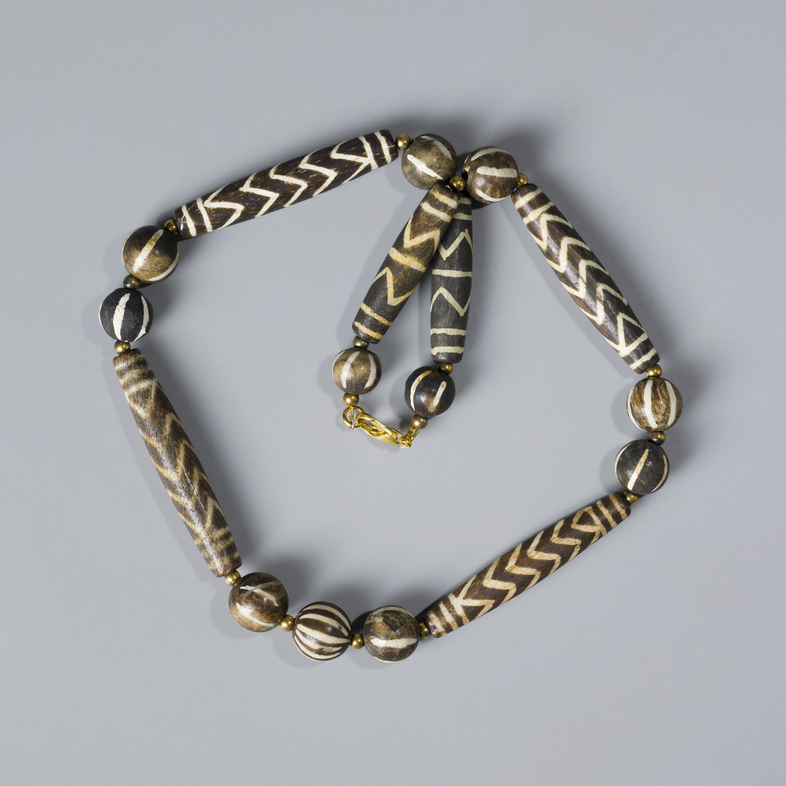 Burmese Antique Pumtek Petrified Wood Beads Strand Collection: An antique 19-inch strand of Burmese pumtek petrified wood beads Length:19in Total Weight : 71gram