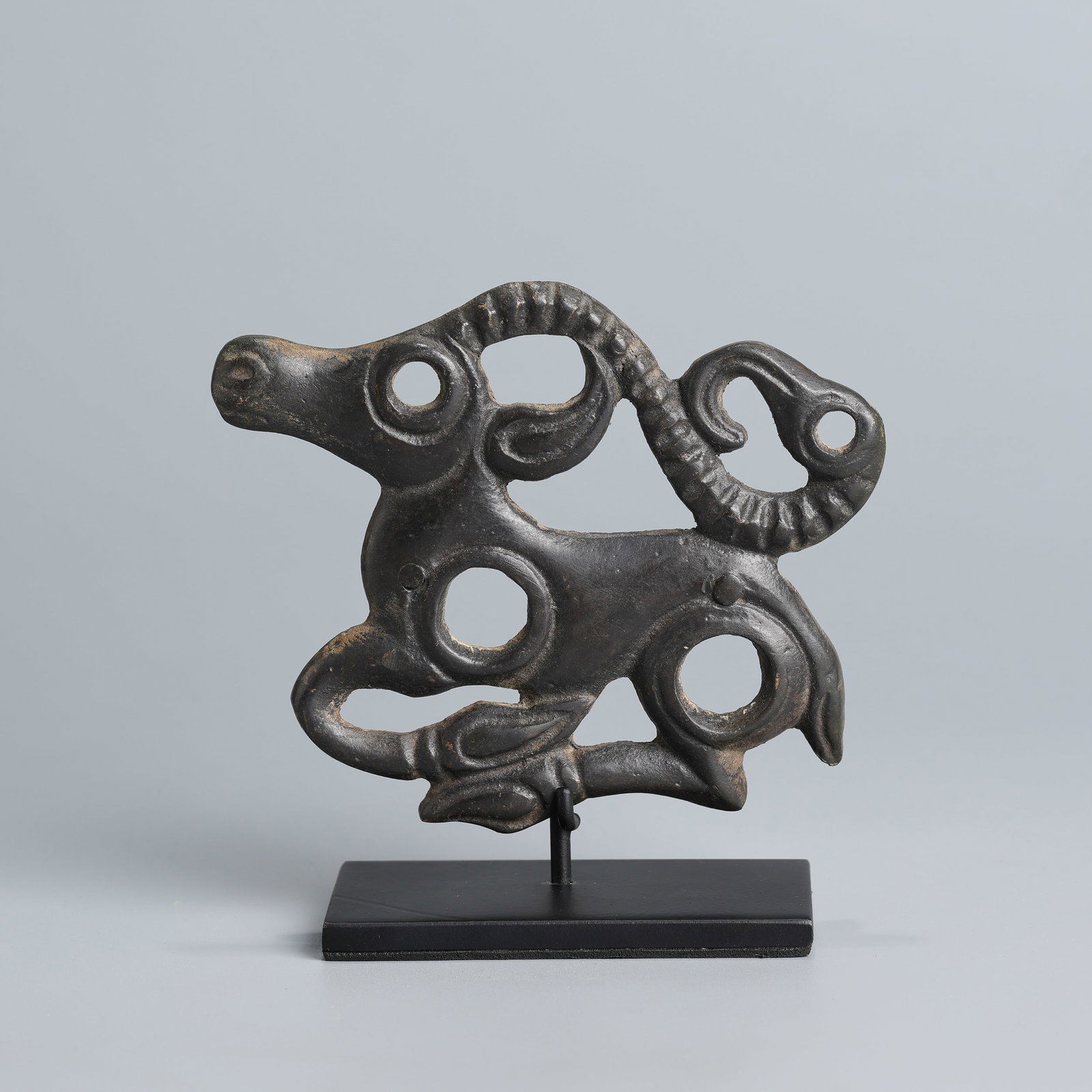 Near Eastern Luristan Steppe Culture Bronze Cloth Decorated Ornament: Near Eastern Luristan Steppe Culture Bronze Cloth Decorated Ornament Size Details: 10.5 x 9cm Weight: 157gram
