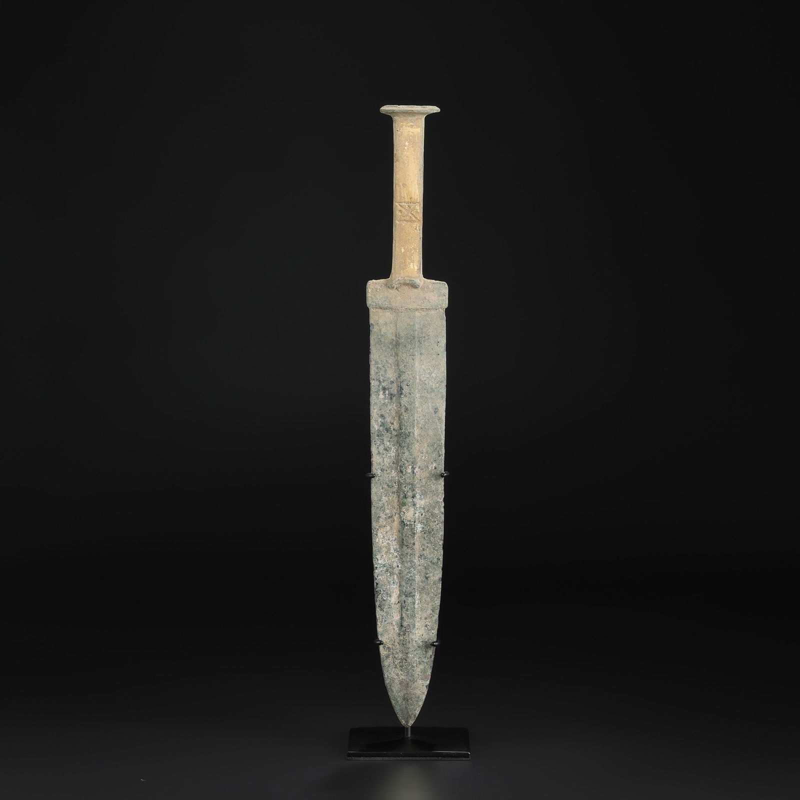 Ancient Near Eastern Luristan Bronze Sword: Ancient Near Eastern Luristan Bronze Sword Size Detail: 5 x 40cm Weight: 347gram