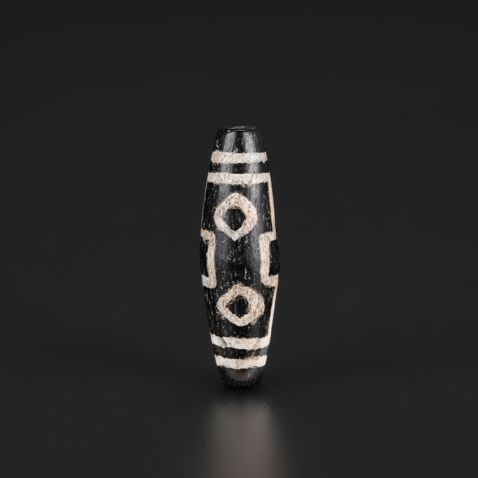 Rare Pattern 6-Eye Dzi Bead — Nepalese Tibetan Protective Amulet: A Nepalese Tibetan Dzi bead featuring a rare 6-eye pattern Size Detail: 1.2 x 3.8cm Weight: 6gram