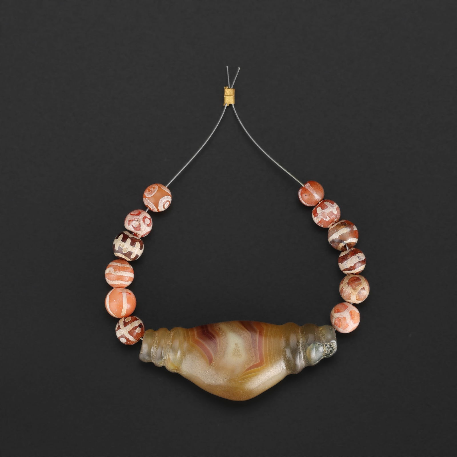 Rare Bactrian Achaemenid Agate Pendant with Etched Carnelian Beads: A Bactrian Achaemenid agate pendant of rare shape, accompanied by a finely etched carnelian beads. Total Weight: 22gram