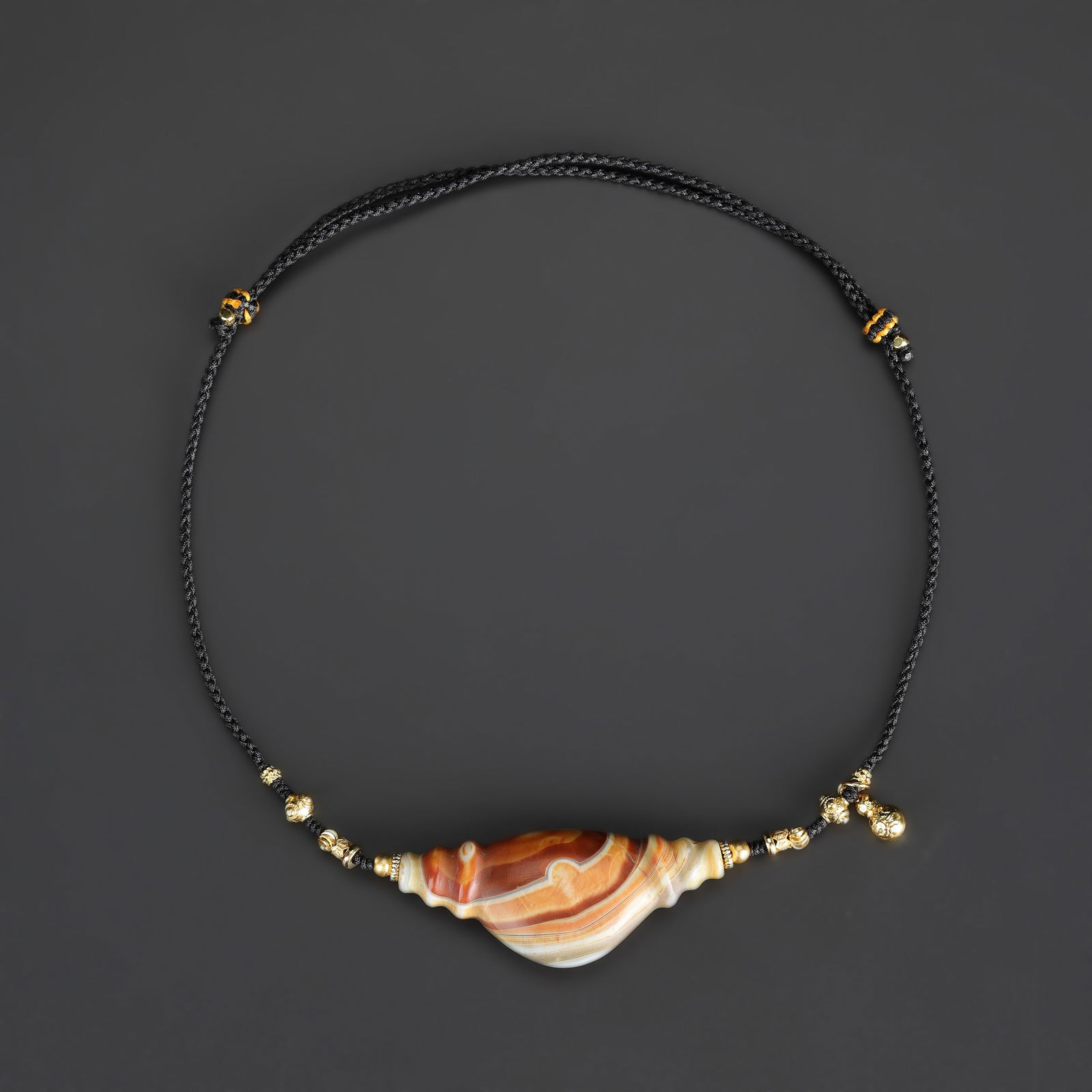 Stunning Bactrian Agate Bead Necklace – Rare Shape, Hand-Knotted: Stunning Bactrian Agate Bead Necklace – Rare Shape, Hand-Knotted Total Weigth: 39gram