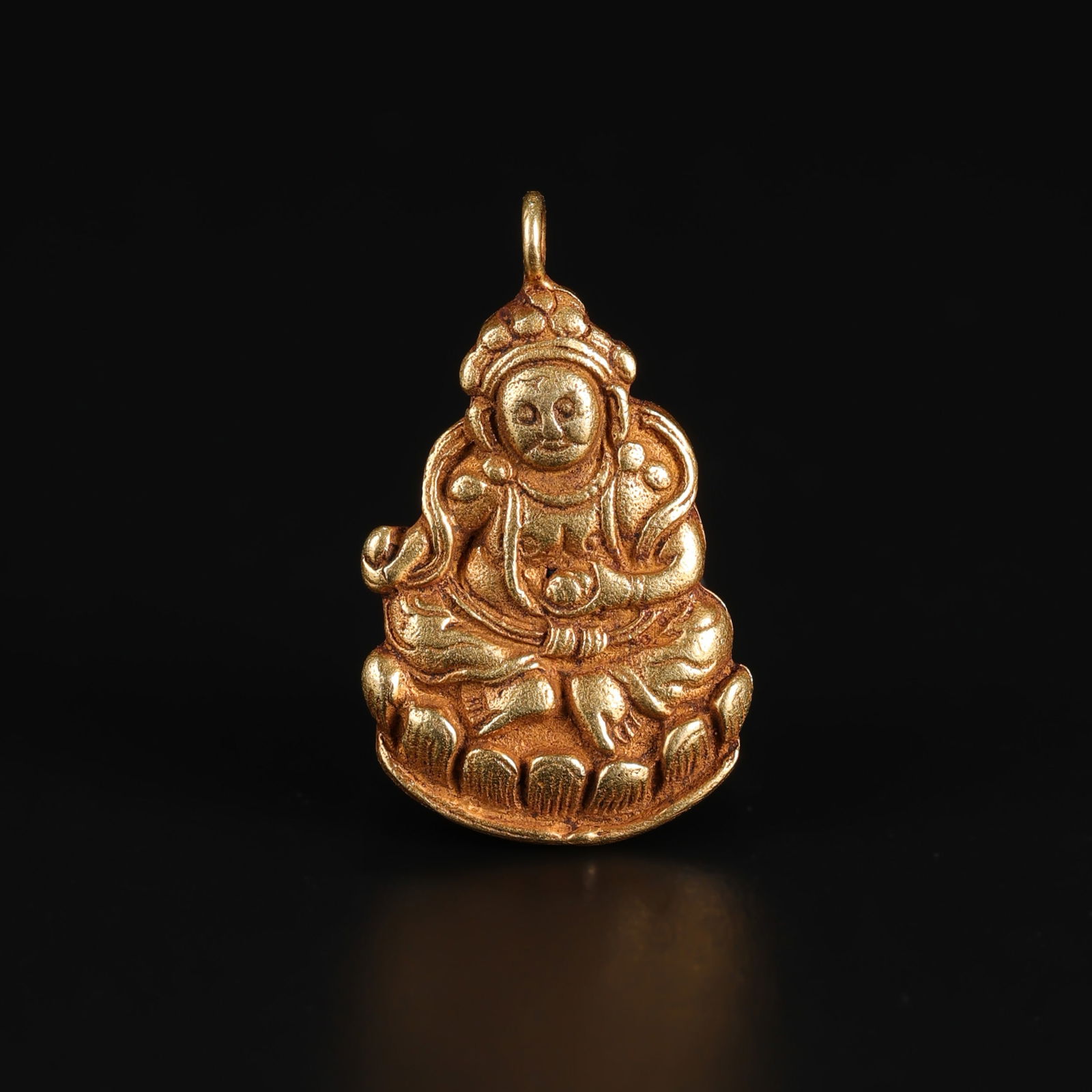 Qing Dynasty Tibetan 19K Gold Kubera Pendant: Finely crafted Qing Dynasty Tibetan pendant depicting Kubera, the Buddhist deity of wealth, rendered in 19K gold. The piece measures 1.3 x 2.2 cm and weighs approximately 2.3 grams, showcasing intrica