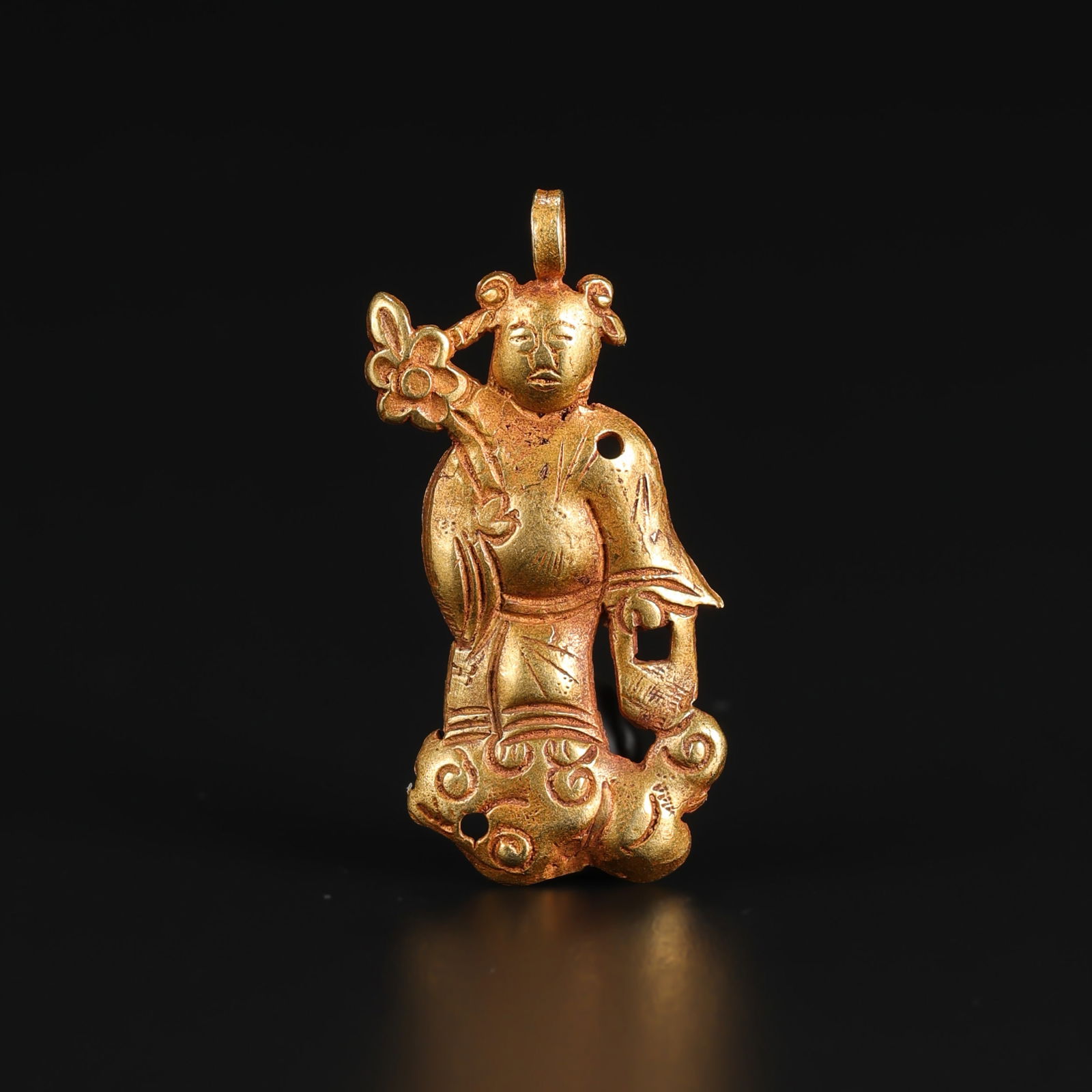 Ming Dynasty 19K Gold Buddha Pendant: Ming Dynasty 19K Gold Buddha Pendant Size De1.6 x 3.4cm Weight: 2.9gram