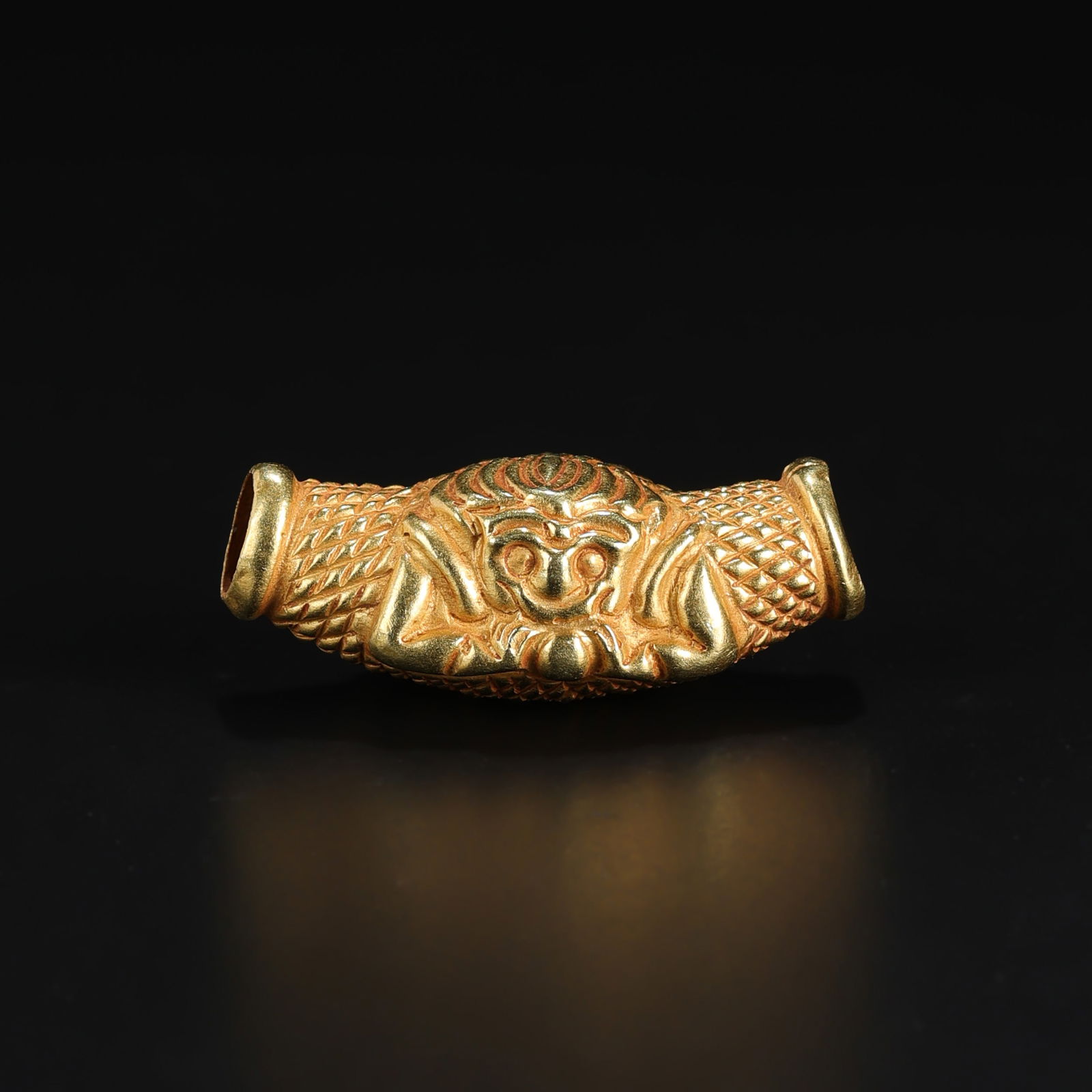 Ancient Southeast Asian Art Garuda Motif 17K Gold Pendant: Ancient Southeast Asian art pendant crafted in solid 17K gold, featuring a Garuda motif. The pendant measures 4 x 1.6 cm and weighs approximately 8 grams. Size Detail: 4 x 1.6cm Weight: 8gram