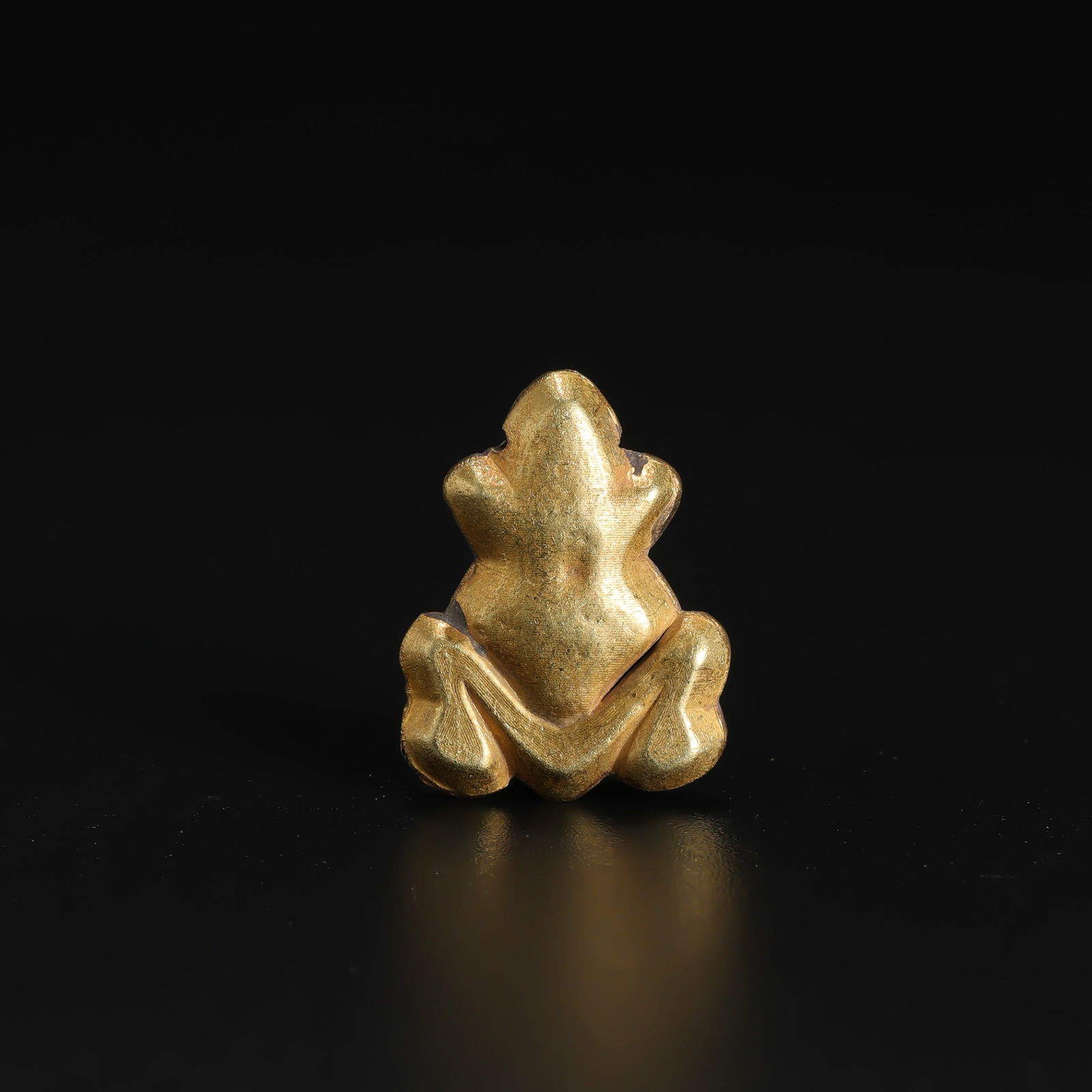 Ancient Burma Pagan Dynasty Solid Gold Frog Motif Pendant: An Ancient Burma (Pagan Dynasty) pendant crafted in solid gold, weighing 2.3 g, featuring a finely rendered frog motif. Size Detail: 1.6 x 2.1cm Weight: 2.3gram