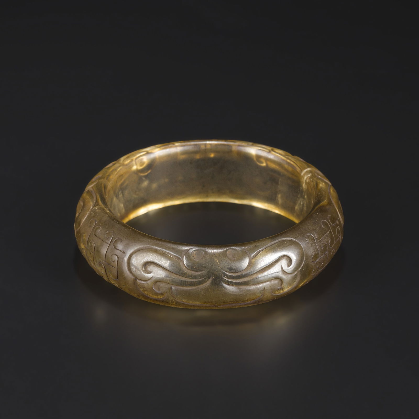 Qing Dynasty Quartz Bracelet with Engraved Floral Design: Qing Dynasty quartz bracelet featuring intricately engraved floral patterns. Weight: 84gram