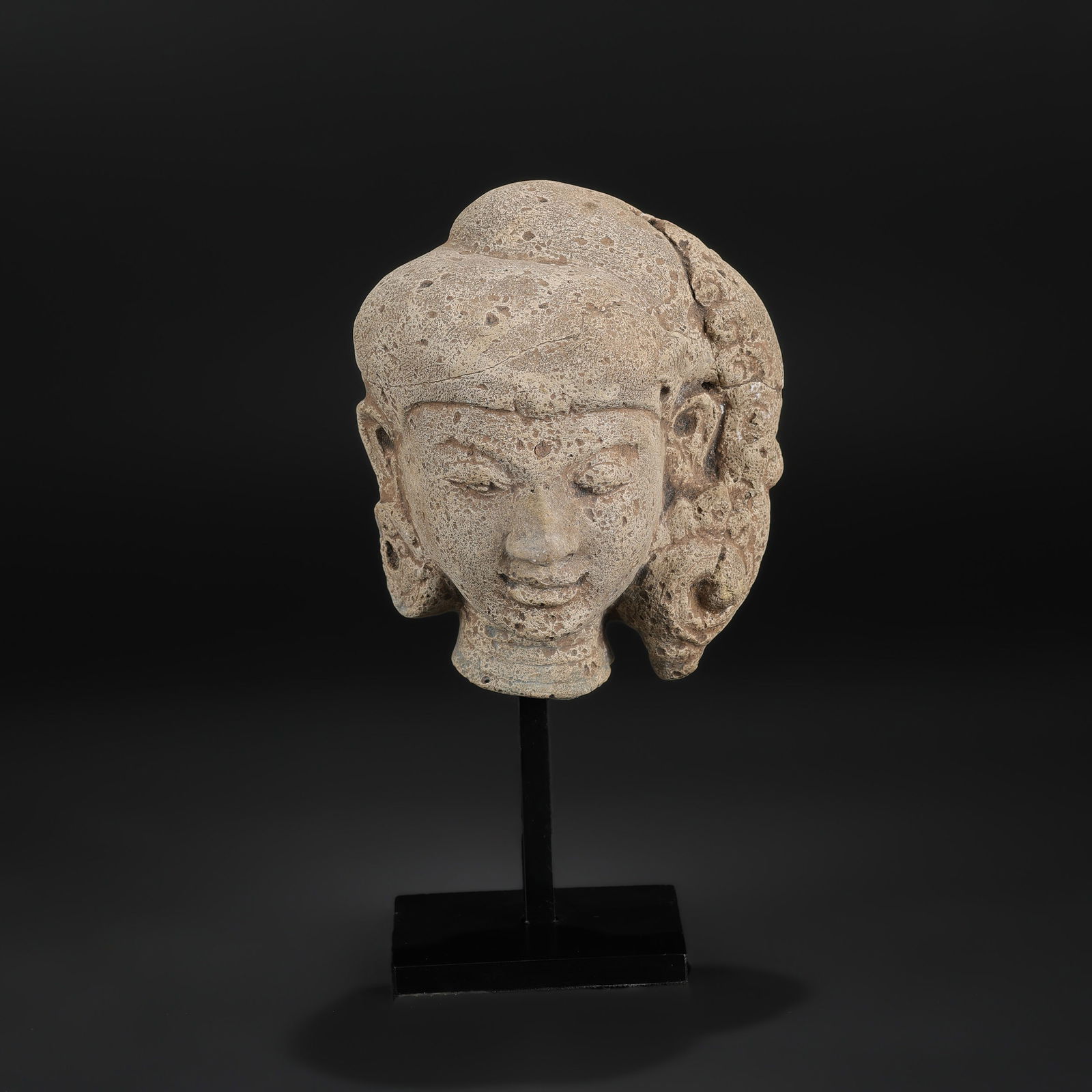 Antique Southeast Asian Javanese Stone Head Sculpture: Antique Southeast Asian Javanese Stone Head Sculpture Size Detail: 11 x 12.6cm Weight: 828gram