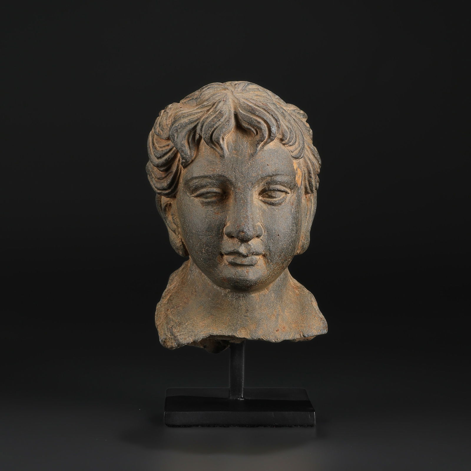 Ancient Roman Stone Head of a Male Figure: Ancient Roman Stone Head of a Male Figure Size Detail: 11 x 16cm Total Weight: 3.2kg