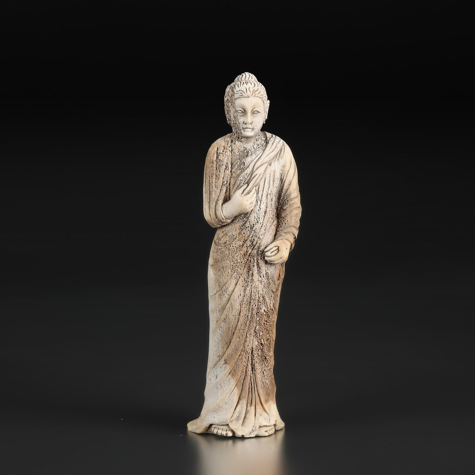 Antique Standing Buddha Carved Sculpture: Antique Standing Buddha Carved Sculpture Size Detail: 5 x 18.5cm Weight: 114gram