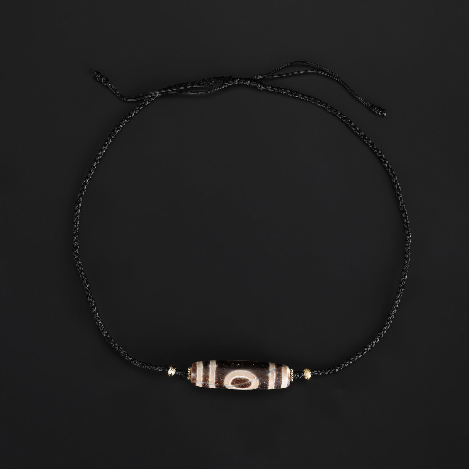 Tibetan Dzi Stone Bead Necklace with One-Eye and Window Motifs: Tibetan Dzi Stone Bead Necklace with One-Eye and Window Motifs Total Weight: 17gram