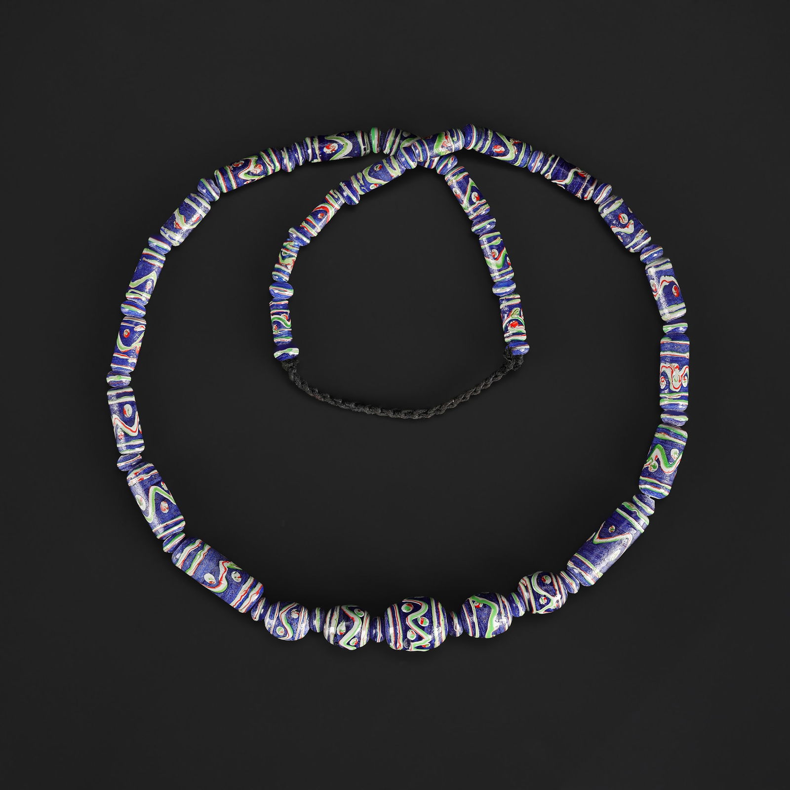 An Old Vintage Blue Glass Bead Necklace: An Old Vintage Blue Glass Bead Necklace Length: 27.5in Total Weight: 93gram