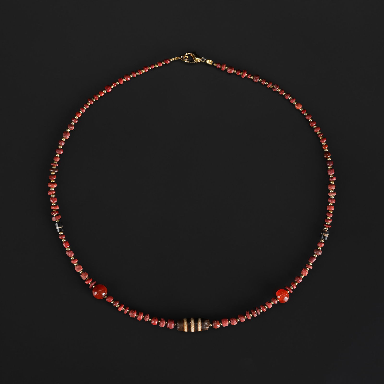 An Antique Himalayan Dzi and Mixed Bead Necklace: An Antique Himalayan Dzi and Mixed Bead Necklace Length: 20in Total Weight: 11gram