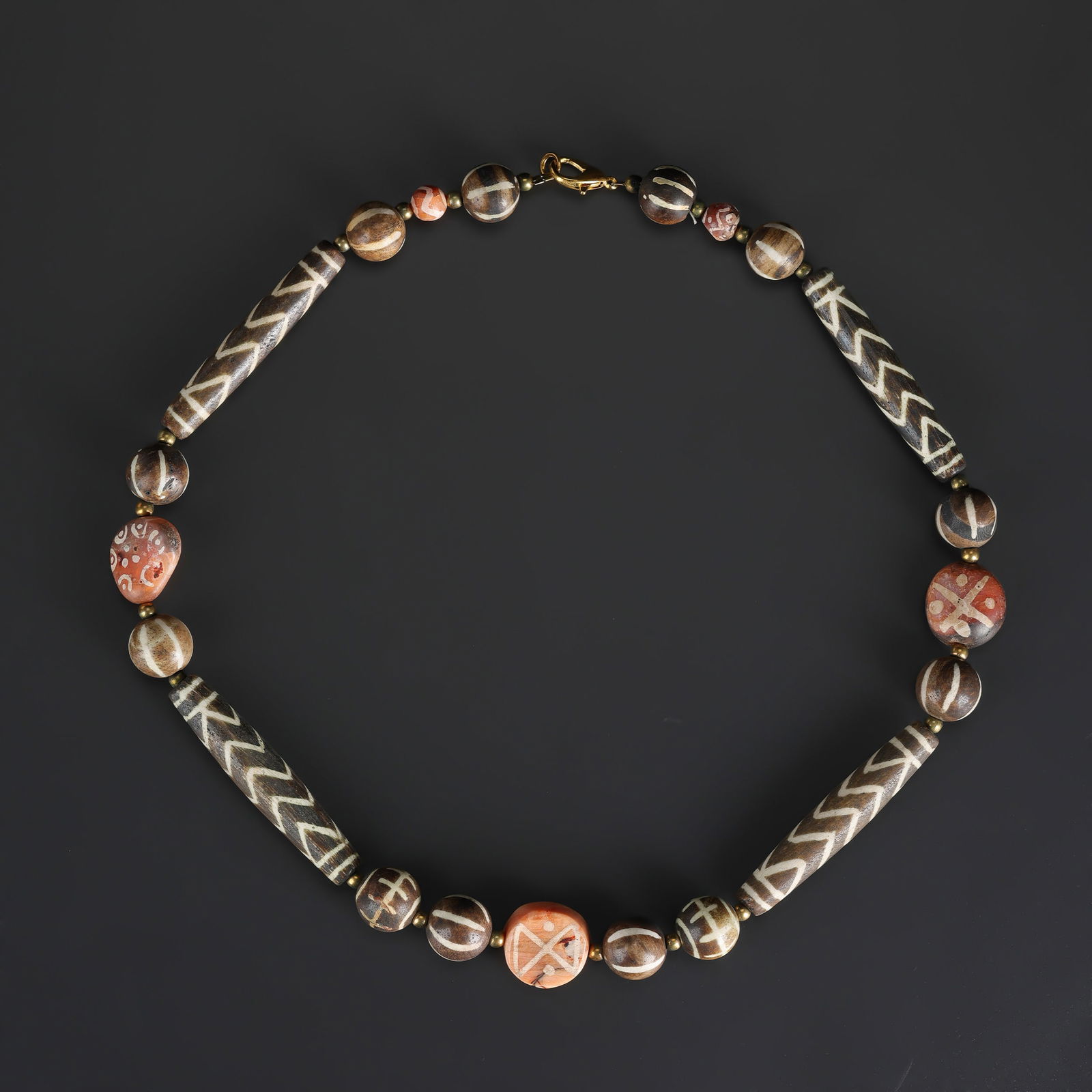 An Antique Pumtek Bead Necklace: An Antique Pumtek Bead Necklace Length: 20in Total Weight: 75gram
