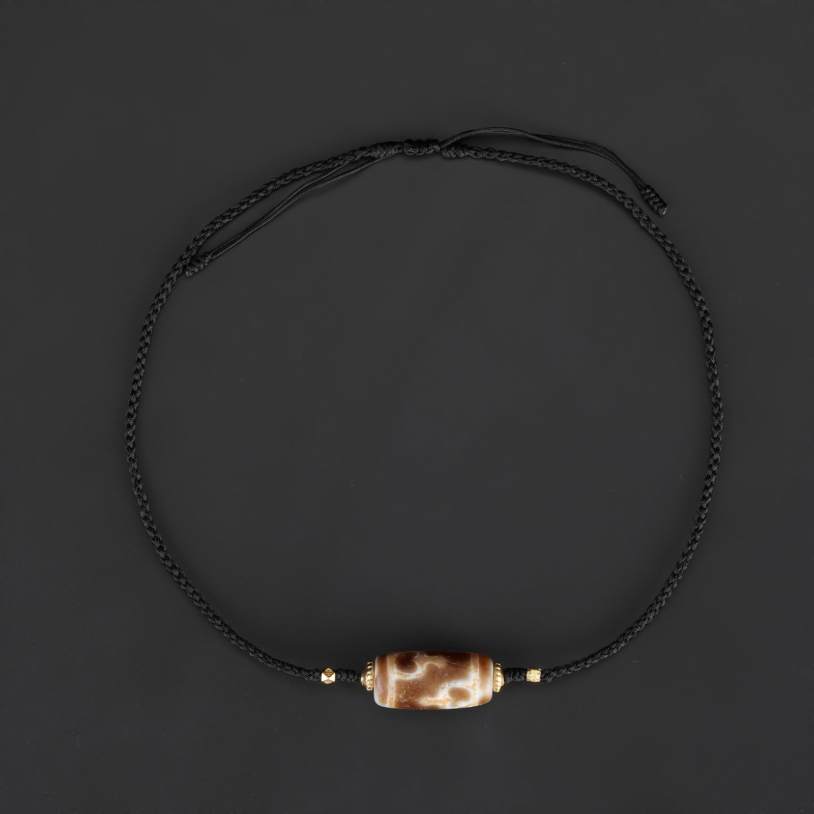 Tibetan Vase-Pattern Dzi Agate Bead Necklace, Handmade Knotted Design: A Tibetan Dzi agate bead string with vase-pattern motifs, skillfully hand-knotted on soft fabric cord to create a wearable necklace. Total Weight: 15gram