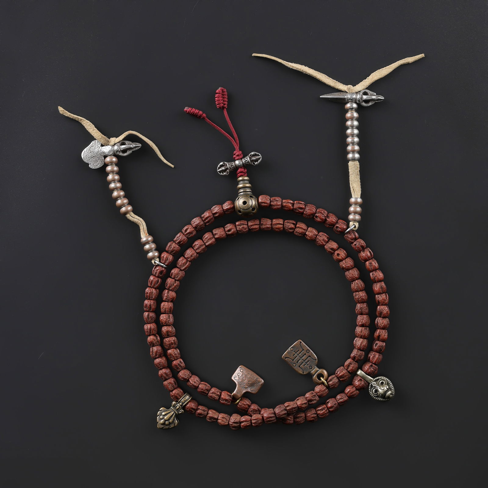 Tibetan Buddhist 108-Bead Bodhi Seed Prayer Mala: An aged Tibetan Buddhist mala composed of 108 Bodhi seed beads, traditionally used for prayer and meditation. Total Weight: 102gram