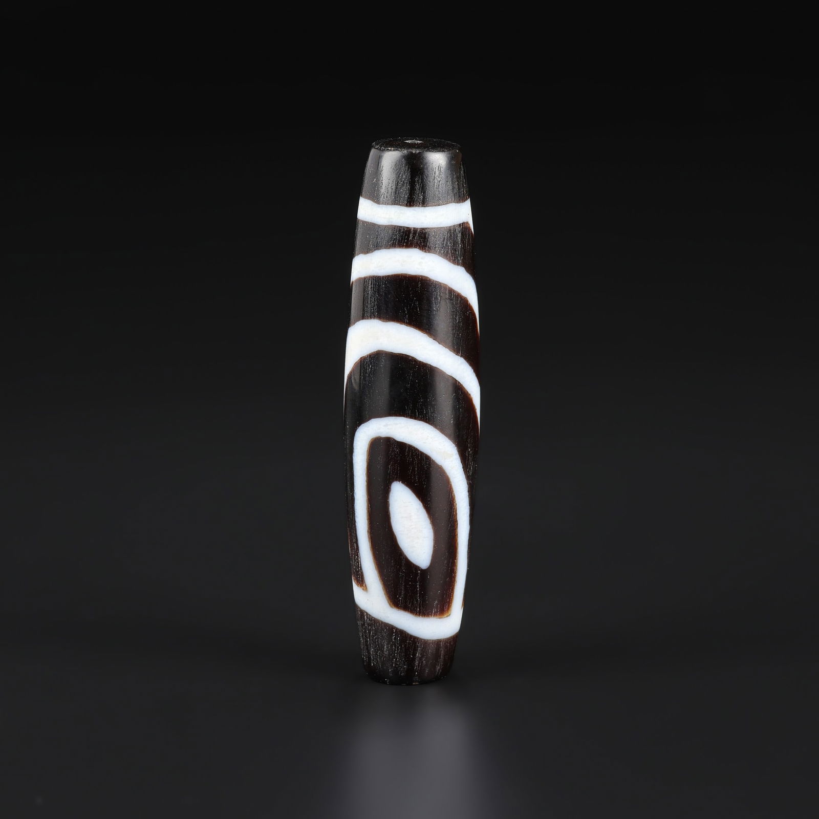 Nepalese-Tibetan Rare Pattern Chung Dzi Agate Bead: Rare Chung Dzi bead from the Nepalese-Tibetan region, crafted from agate and featuring a distinctive pattern. Size Detail: 1.8 x 7.2cm Weight: 37gram